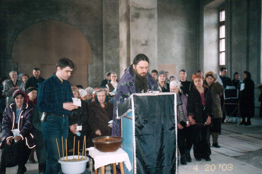           Священник Сергий Уваркин назначается настоятелем Троицкой церкви- 3 мая 2001 года по май 2003 года